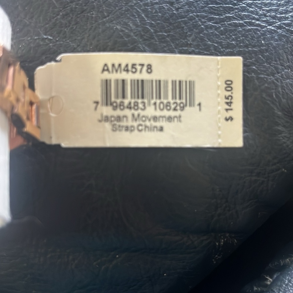 Fossil watch new with tags in original tin packaging! - Picture 10 of 11